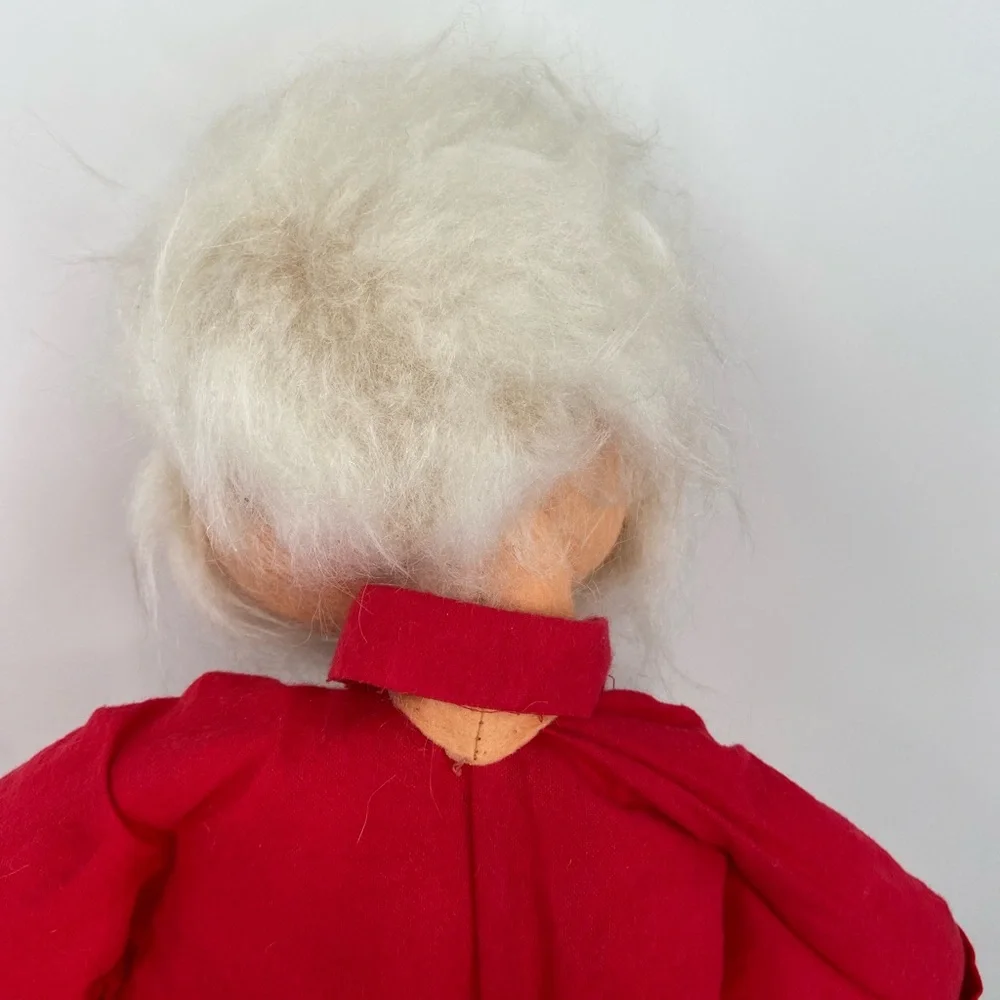 Vintage Annalee Santa Christmas Mobilitte Doll 1971 can hold basket wears a vest